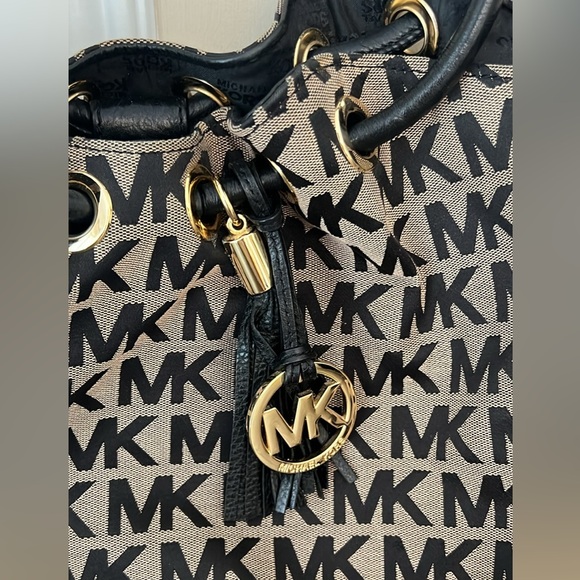 Michael Kors Purse - Picture 2 of 4